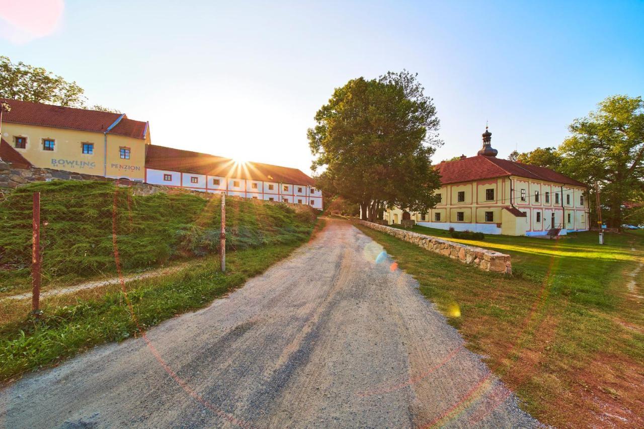Penzion Zamek Lesany Netvorice Luaran gambar